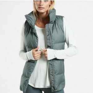 Athleta downtown puffer vest